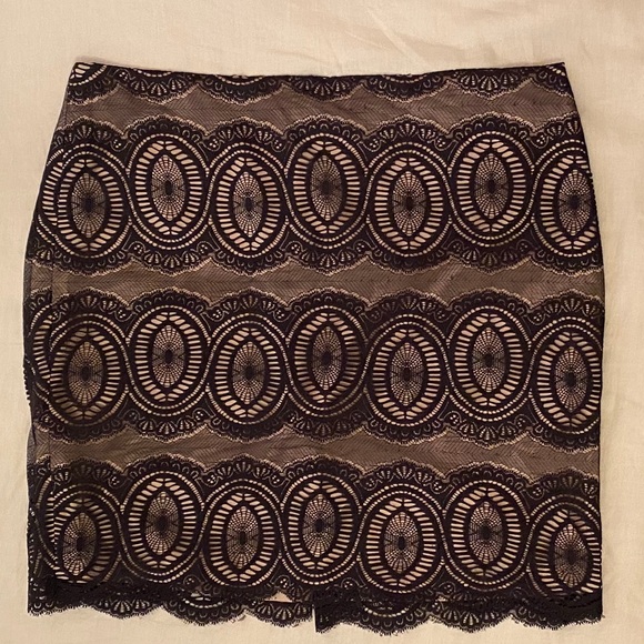 Lace Mini Skirt - Picture 2 of 2